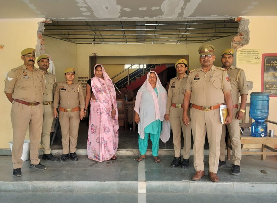 नाबालिग को 1.20 लाख में बेचने का आरोप: सोनभद्र में दो महिलाएं गिरफ्तार नाबालिग को 1.20 लाख में बेचने का आरोप: सोनभद्र में दो महिलाएं गिरफ्तार