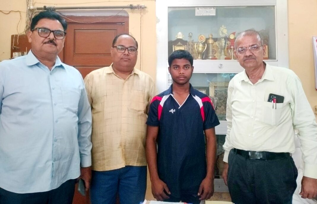 खिलाड़ियों के लिए प्रेरणा! औरैया में अभिषेक को मिला बड़ा सहारा, 12वीं तक पढ़ाई की जिम्मेदारी उठाएगा संघ