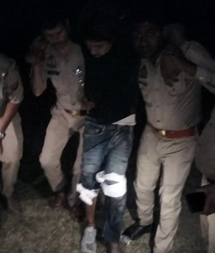 बरेली में पुलिस मुठभेड़! महिलाओं से छिनैती करने वाला बदमाश गिरफ्तार, जानिए पूरा मामला बरेली में पुलिस मुठभेड़! महिलाओं से छिनैती करने वाला बदमाश गिरफ्तार, जानिए पूरा मामला