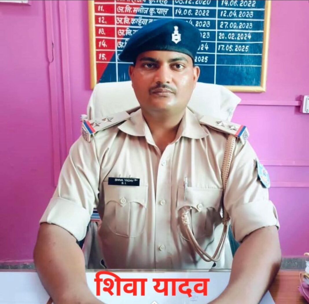 वायरल वीडियो पर बड़ी कार्रवाई: थाना प्रभारी समेत 3 पुलिसकर्मी निलंबित, जानिए पूरा मामला वायरल वीडियो पर बड़ी कार्रवाई: थाना प्रभारी समेत 3 पुलिसकर्मी निलंबित, जानिए पूरा मामला