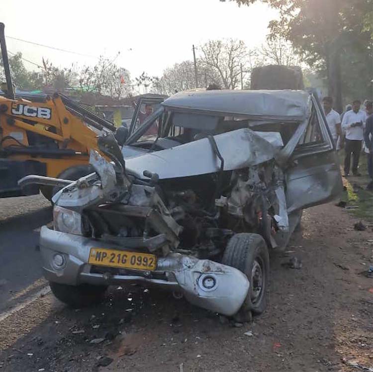 तेज रफ्तार का कहर: मॉर्निंग वॉक पर निकली महिलाओं को पिकअप ने कुचला, दोनों की मौत तेज रफ्तार का कहर: मॉर्निंग वॉक पर निकली महिलाओं को पिकअप ने कुचला, दोनों की मौत