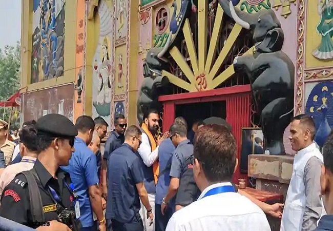 CM शपथ से पहले सम्राट चौधरी ने मंदिर में टेका माथा, लिया आशीर्वाद CM शपथ से पहले सम्राट चौधरी ने मंदिर में टेका माथा, लिया आशीर्वाद