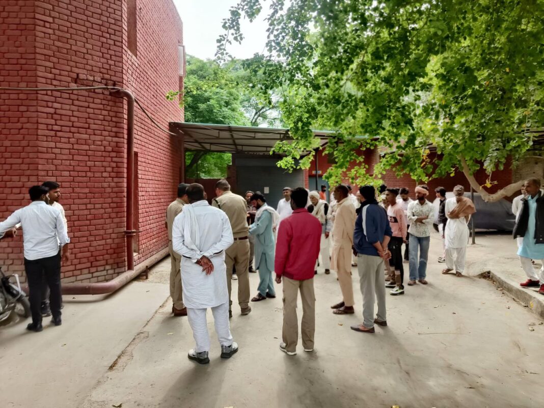 फतेहाबाद में रहस्यमयी मौत! नहर किनारे बेसुध मिले हलवाई की जान गई फतेहाबाद में रहस्यमयी मौत! नहर किनारे बेसुध मिले हलवाई की जान गई