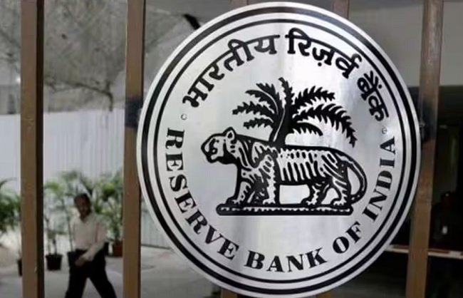 RBI की अहम बैठक शुरू: क्या EMI में मिलेगी राहत या रेपो रेट रहेगा स्थिर? RBI की अहम बैठक शुरू: क्या EMI में मिलेगी राहत या रेपो रेट रहेगा स्थिर?