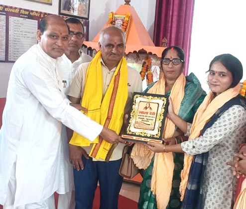 प्रयागराज की दिव्या तिवारी बनीं IT इंस्पेक्टर, स्कूल में हुआ सम्मान प्रयागराज की दिव्या तिवारी बनीं IT इंस्पेक्टर, स्कूल में हुआ सम्मान