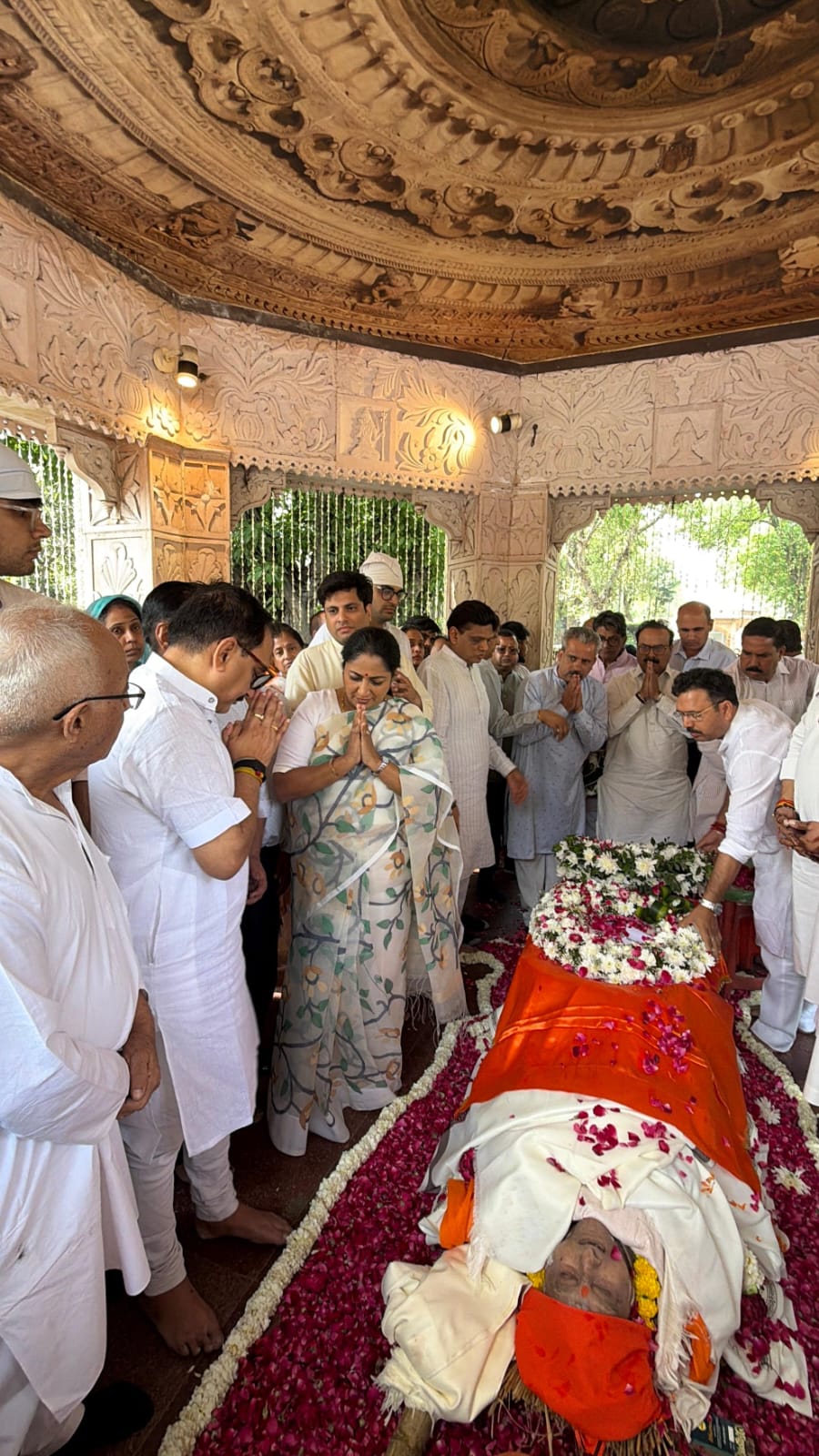 वीरेंद्र सचदेवा के पिता का निधन: निगमबोध घाट पर राजकीय सम्मान के साथ अंतिम संस्कार वीरेंद्र सचदेवा के पिता का निधन: निगमबोध घाट पर राजकीय सम्मान के साथ अंतिम संस्कार