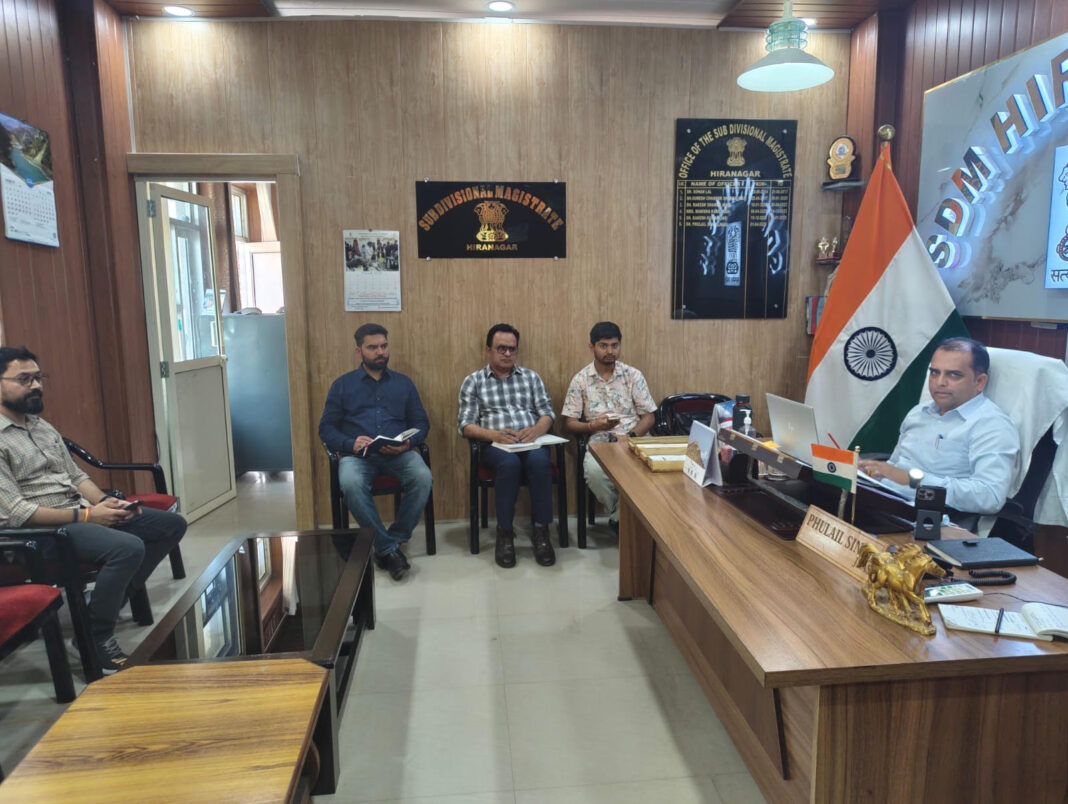 हीरानगर में पंचायत मतदाता सूची संशोधन की समीक्षा, नए मतदाताओं के पंजीकरण पर जोर