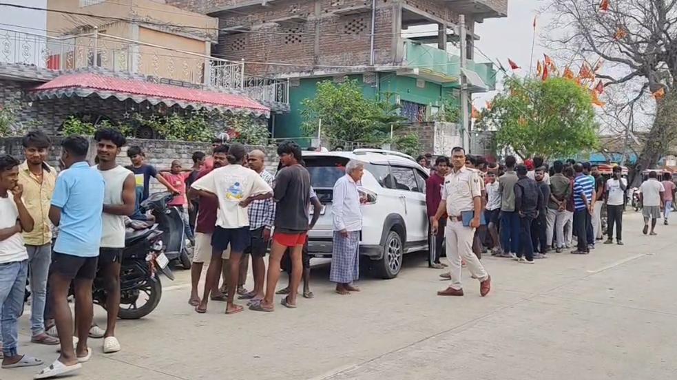 भागलपुर में दर्दनाक हादसा: बेलगाम कार ने तीन स्कूली बच्चों को मारी टक्कर, हालत गंभीर भागलपुर में दर्दनाक हादसा: बेलगाम कार ने तीन स्कूली बच्चों को मारी टक्कर, हालत गंभीर