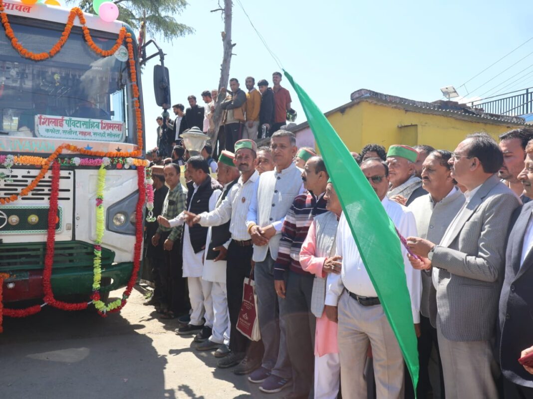 खूंटी में आकाशीय बिजली का कहर: घर के बाहर निकली महिला घायल, अस्पताल में भर्ती खूंटी में आकाशीय बिजली का कहर: घर के बाहर निकली महिला घायल, अस्पताल में भर्ती