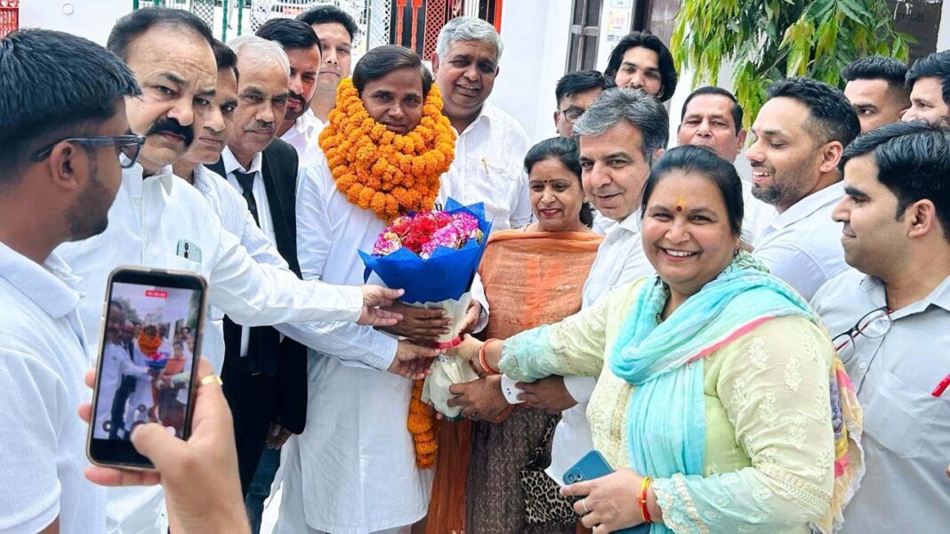 गुरुग्राम कांग्रेस बैठक में बड़ा संदेश: अच्छा काम करने वाले कार्यकर्ताओं को मिलेगा बड़ा पद गुरुग्राम कांग्रेस बैठक में बड़ा संदेश: अच्छा काम करने वाले कार्यकर्ताओं को मिलेगा बड़ा पद