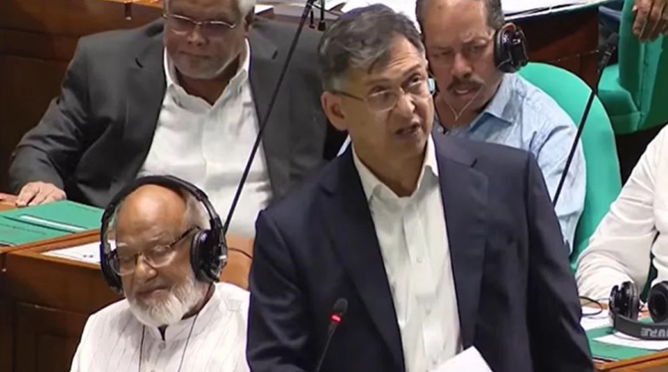 बांग्लादेश में बड़ा विवाद! संवैधानिक चार्टर को गृहमंत्री ने बताया ‘राष्ट्रीय धोखा’