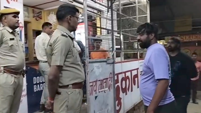 चित्तौड़गढ़ में देर रात खुले मिले शराब ठेके, पुलिस-आबकारी विभाग की संयुक्त कार्रवाई से मचा हड़कंप चित्तौड़गढ़ में देर रात खुले मिले शराब ठेके, पुलिस-आबकारी विभाग की संयुक्त कार्रवाई से मचा हड़कंप