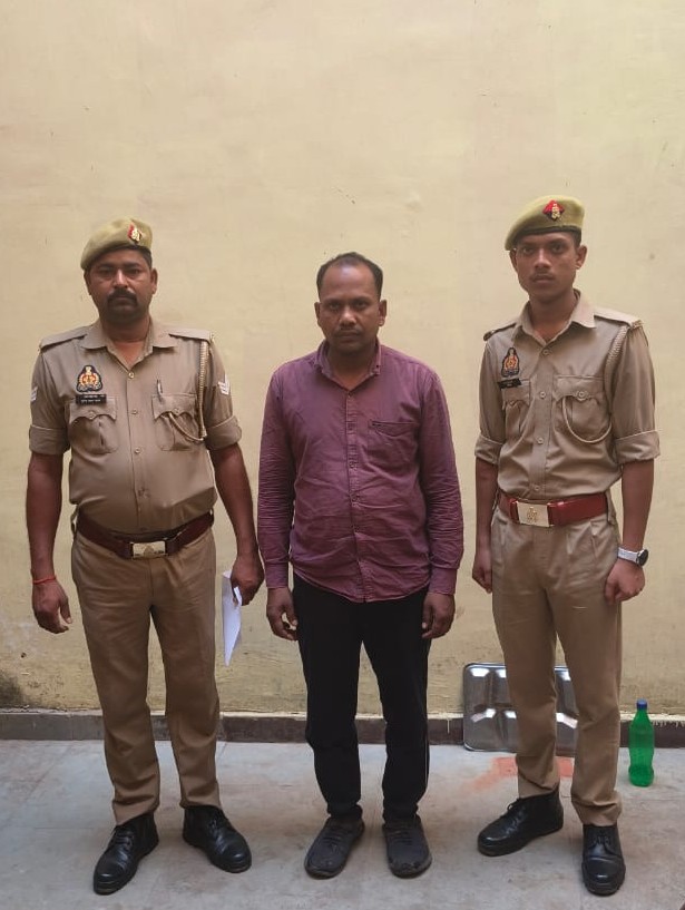 साइबर ठगी के शिकार व्यक्ति को मिली राहत, पुलिस ने लौटाए पूरे 25 हजार रुपये साइबर ठगी के शिकार व्यक्ति को मिली राहत, पुलिस ने लौटाए पूरे 25 हजार रुपये