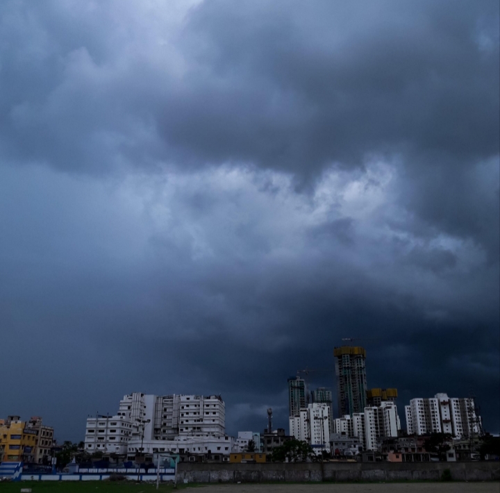 दक्षिण बंगाल में मौसम बदलेगा! कोलकाता समेत कई जिलों में आंधी-बारिश का अलर्ट दक्षिण बंगाल में मौसम बदलेगा! कोलकाता समेत कई जिलों में आंधी-बारिश का अलर्ट