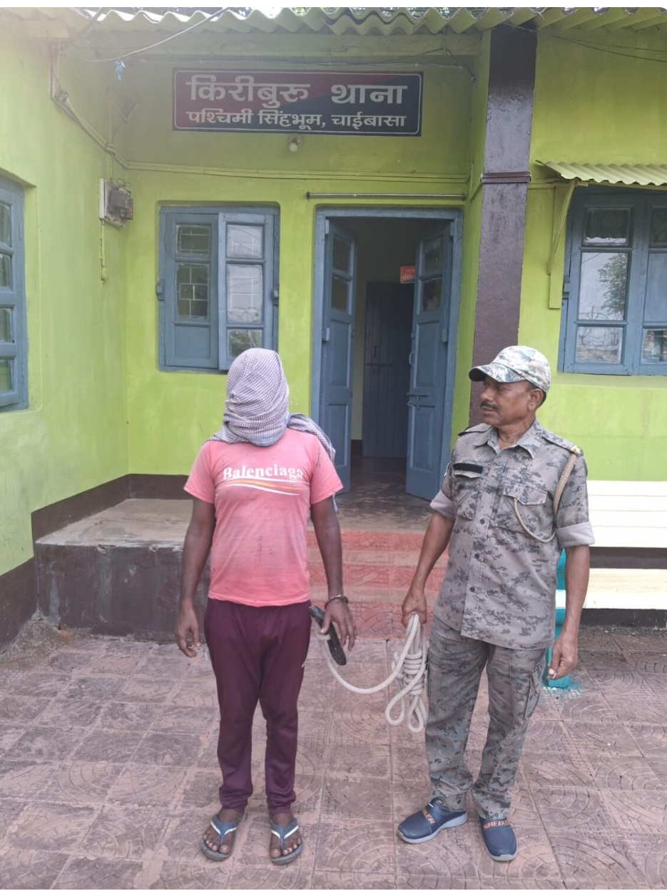 मिलन चौक चाकूबाजी का आरोपी गिरफ्तार! पुलिस ने चलाया विशेष अभियान मिलन चौक चाकूबाजी का आरोपी गिरफ्तार! पुलिस ने चलाया विशेष अभियान
