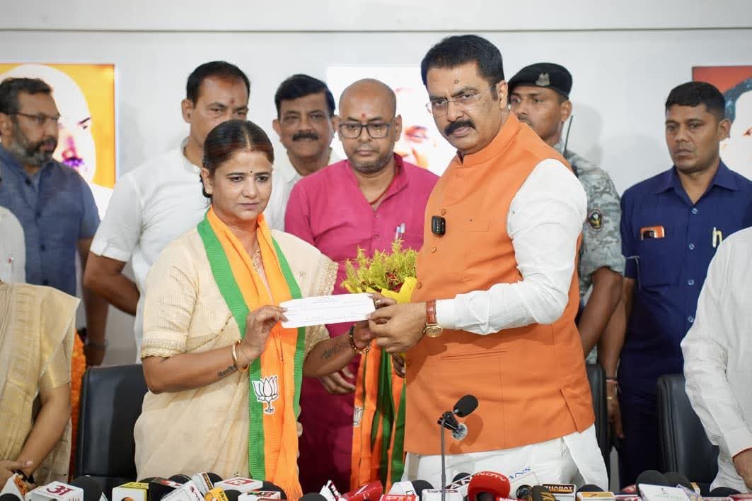 राजद को बड़ा झटका! रितु जायसवाल सैकड़ों समर्थकों के साथ भाजपा में शामिल राजद को बड़ा झटका! रितु जायसवाल सैकड़ों समर्थकों के साथ भाजपा में शामिल