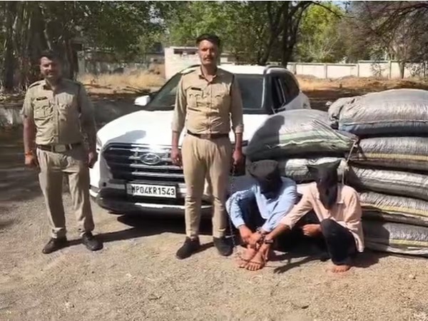 मंदसौर में पुलिस मुठभेड़! फायरिंग के बाद डोडाचूरा तस्कर गिरफ्तार मंदसौर में पुलिस मुठभेड़! फायरिंग के बाद डोडाचूरा तस्कर गिरफ्तार