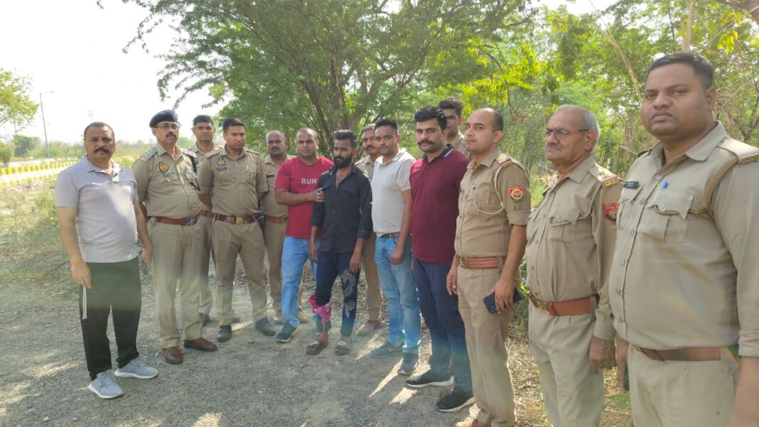 किन्नर हत्या कांड का खुलासा! प्रेम संबंध विवाद में आरोपी मुठभेड़ के बाद गिरफ्तार किन्नर हत्या कांड का खुलासा! प्रेम संबंध विवाद में आरोपी मुठभेड़ के बाद गिरफ्तार