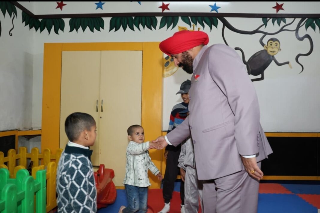 लैंसडाउन में महिला सशक्तिकरण और पर्यावरण संरक्षण की पहल ने जीता राज्यपाल का दिल लैंसडाउन में महिला सशक्तिकरण और पर्यावरण संरक्षण की पहल ने जीता राज्यपाल का दिल