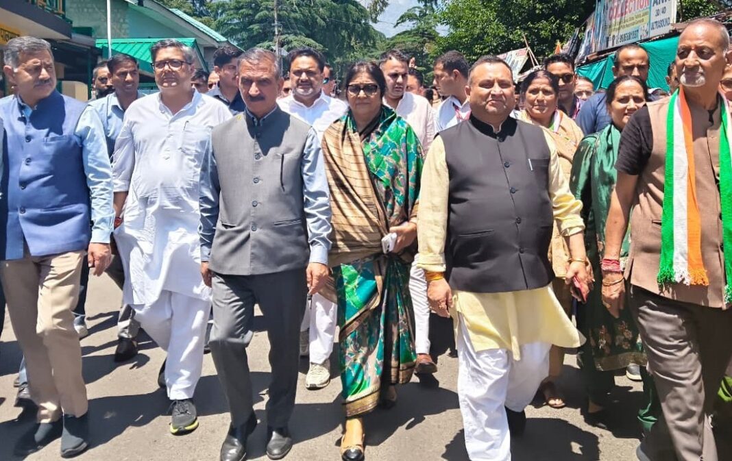 पेट्रोल-डीजल फिर हुआ महंगा! आज से लागू हुई नई कीमतें, जानिए ताजा रेट पेट्रोल-डीजल फिर हुआ महंगा! आज से लागू हुई नई कीमतें, जानिए ताजा रेट