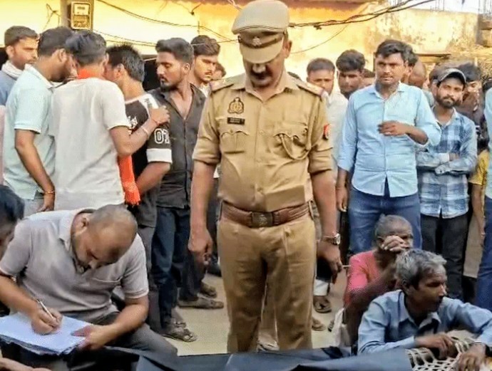 बहराइच में रिश्तों का खौफनाक अंत! चाचा ने नवजात भतीजी की हत्या कर शव छुपाया बहराइच में रिश्तों का खौफनाक अंत! चाचा ने नवजात भतीजी की हत्या कर शव छुपाया