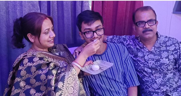 कूचबिहार के चंद्रचूड़ सेन ने फिर किया कमाल! उच्च माध्यमिक में राज्य में चौथा स्थान हासिल कूचबिहार के चंद्रचूड़ सेन ने फिर किया कमाल! उच्च माध्यमिक में राज्य में चौथा स्थान हासिल