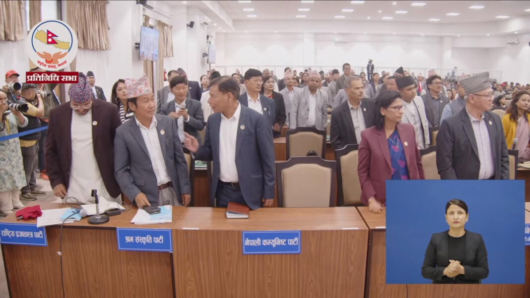 नेपाल संसद में प्ले कार्ड पर रोक! विरोध प्रदर्शन को लेकर स्पीकर का बड़ा आदेश नेपाल संसद में प्ले कार्ड पर रोक! विरोध प्रदर्शन को लेकर स्पीकर का बड़ा आदेश