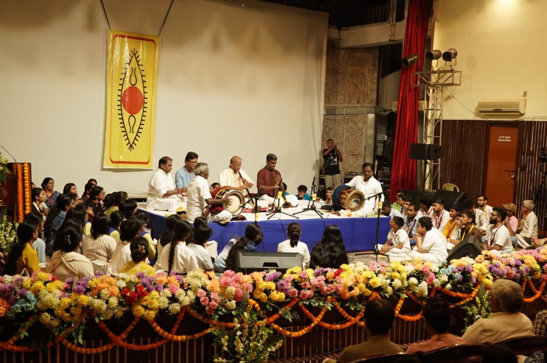 आईआईटी खड़गपुर में शुरू हुआ स्पिक मैके सम्मेलन, शास्त्रीय संगीत और संस्कृति से जुड़ रहे युवा आईआईटी खड़गपुर में शुरू हुआ स्पिक मैके सम्मेलन, शास्त्रीय संगीत और संस्कृति से जुड़ रहे युवा