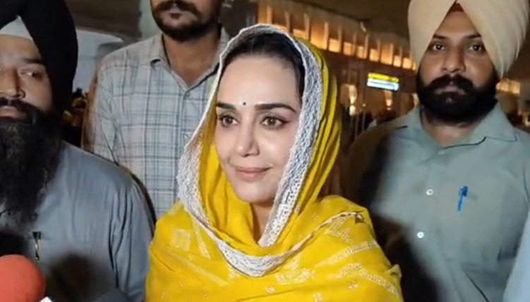 दरबार साहिब पहुंचीं प्रीति जिंटा, टीम की जीत के लिए की खास अरदास दरबार साहिब पहुंचीं प्रीति जिंटा, टीम की जीत के लिए की खास अरदास