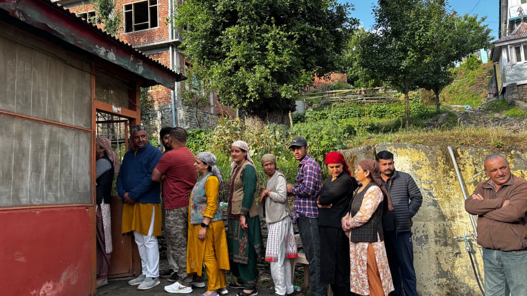 हिमाचल पंचायत चुनाव का अंतिम चरण शुरू! बारिश के बीच 17 लाख मतदाता कर रहे मतदान हिमाचल पंचायत चुनाव का अंतिम चरण शुरू! बारिश के बीच 17 लाख मतदाता कर रहे मतदान