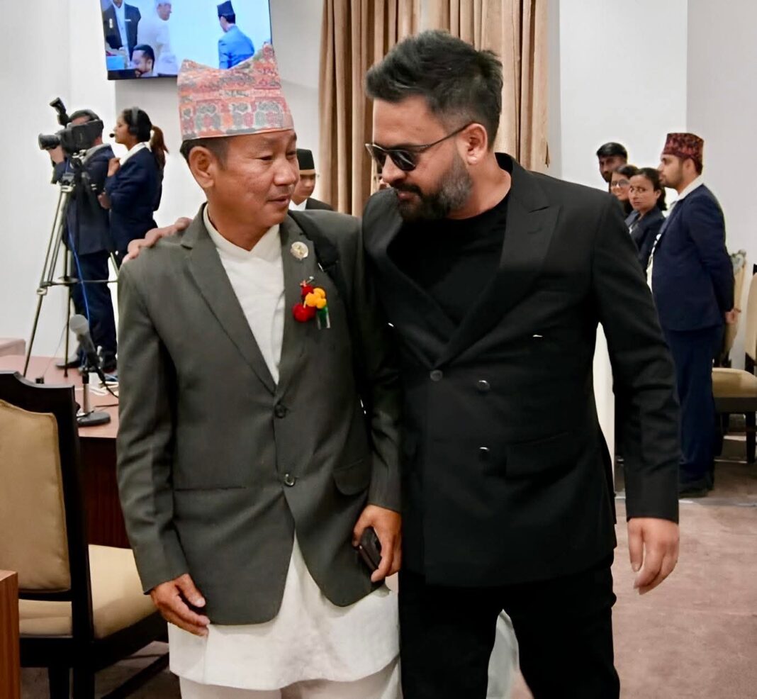 नेपाल में बढ़ा राजनीतिक विवाद! विपक्षी नेता ने मांगा प्रधानमंत्री बालेन्द्र शाह का इस्तीफा नेपाल में बढ़ा राजनीतिक विवाद! विपक्षी नेता ने मांगा प्रधानमंत्री बालेन्द्र शाह का इस्तीफा