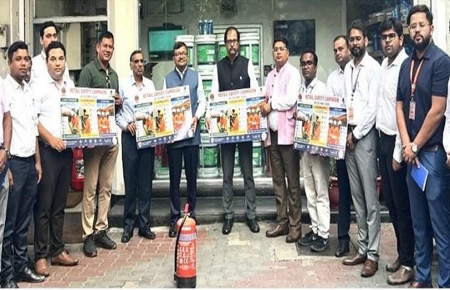 इंडियन ऑयल का बड़ा सेफ्टी अभियान, कोलकाता पेट्रोल पंप पर हुई मॉक ड्रिल इंडियन ऑयल का बड़ा सेफ्टी अभियान, कोलकाता पेट्रोल पंप पर हुई मॉक ड्रिल