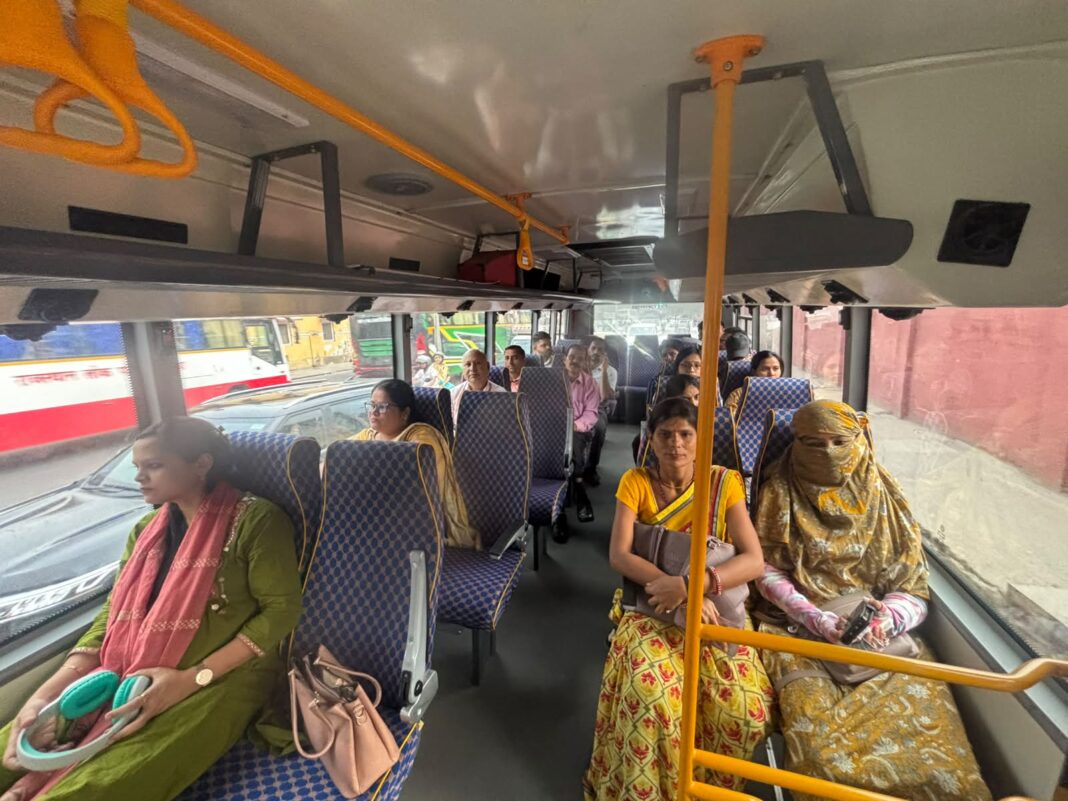 जयपुर में दो आईटी इंजीनियरों की नई पहल! शेयरिंग बस सेवा से कम होगा ट्रैफिक और प्रदूषण जयपुर में दो आईटी इंजीनियरों की नई पहल! शेयरिंग बस सेवा से कम होगा ट्रैफिक और प्रदूषण