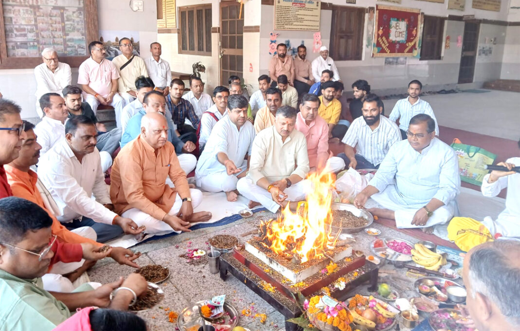 सारण में वाहन चेकिंग के दौरान युवक गिरफ्तार, देसी कट्टा बरामद सारण में वाहन चेकिंग के दौरान युवक गिरफ्तार, देसी कट्टा बरामद