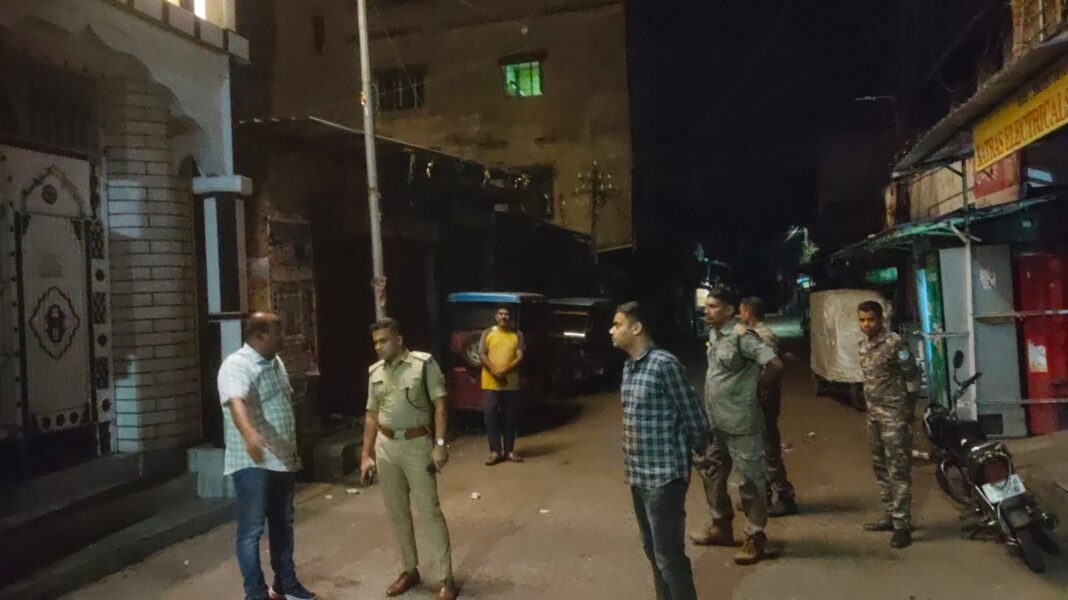 धनबाद में गैंगवार से दहशत! कोयला वर्चस्व को लेकर चली गोलियां, 3 घायल धनबाद में गैंगवार से दहशत! कोयला वर्चस्व को लेकर चली गोलियां, 3 घायल
