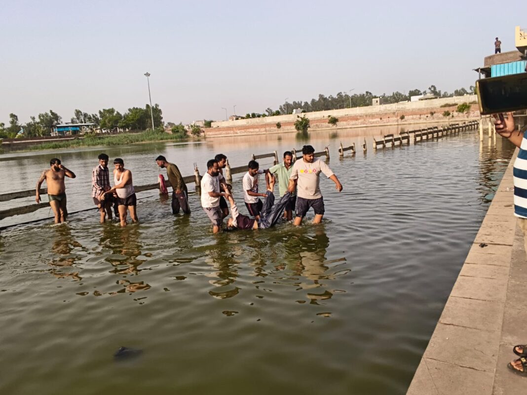 कैथल में दर्दनाक घटना: कपिल मुनि सरोवर में कूदीं दो सगी बहनें, दोनों की मौत कैथल में दर्दनाक घटना: कपिल मुनि सरोवर में कूदीं दो सगी बहनें, दोनों की मौत