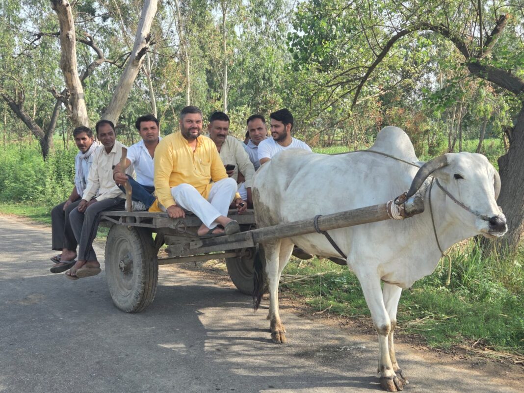 बैल बुग्गी से गांव-गांव पहुंचे किसान! स्थापना दिवस के लिए किया खास प्रचार बैल बुग्गी से गांव-गांव पहुंचे किसान! स्थापना दिवस के लिए किया खास प्रचार