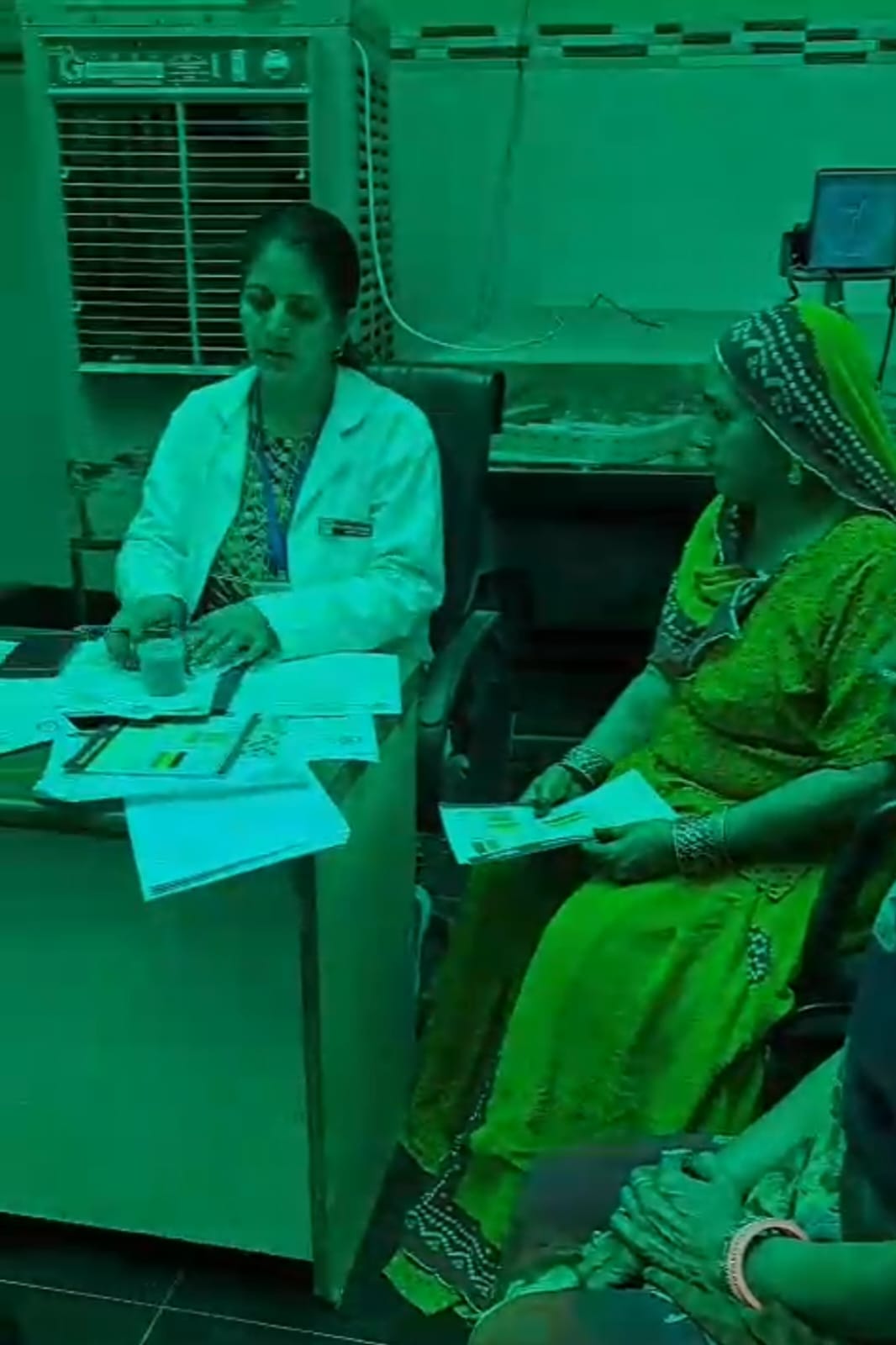 महिलाओं में तेजी से बढ़ रही हड्डियों की कमजोरी, डॉक्टरों ने बताए बचाव के आसान उपाय महिलाओं में तेजी से बढ़ रही हड्डियों की कमजोरी, डॉक्टरों ने बताए बचाव के आसान उपाय