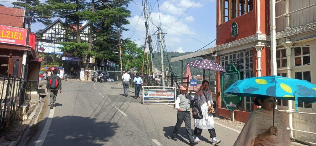 हिमाचल में गर्मी का डबल अटैक! शिमला की रातें भी हुईं गर्म, लू से लोग बेहाल हिमाचल में गर्मी का डबल अटैक! शिमला की रातें भी हुईं गर्म, लू से लोग बेहाल