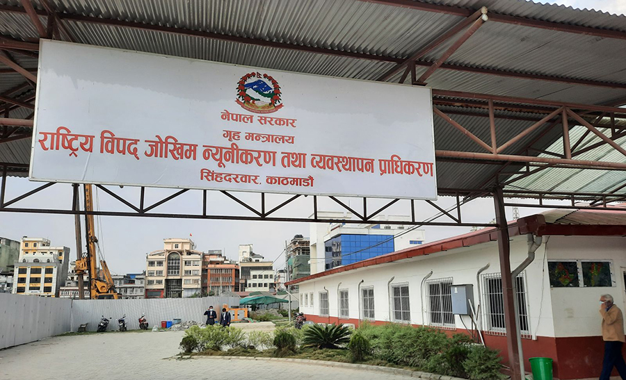 नेपाल सरकार अलर्ट मोड में, मानसून आपदा से निपटने के लिए 26 हजार जवान तैनात नेपाल सरकार अलर्ट मोड में, मानसून आपदा से निपटने के लिए 26 हजार जवान तैनात