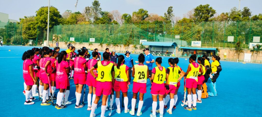 रानी रामपाल की कोचिंग की तारीफ! टिम व्हाइट ने युवा खिलाड़ियों को बताया भविष्य की ताकत रानी रामपाल की कोचिंग की तारीफ! टिम व्हाइट ने युवा खिलाड़ियों को बताया भविष्य की ताकत