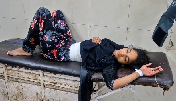 बहराइच में जीजा का खूनी हमला, साली को चाकू मारकर किया गंभीर घायल बहराइच में जीजा का खूनी हमला, साली को चाकू मारकर किया गंभीर घायल