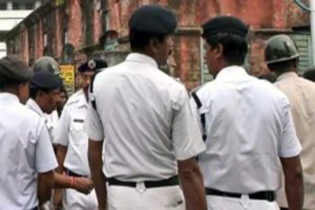 कोलकाता पुलिस का बड़ा फैसला, अब सादे कपड़ों में कार्रवाई पर रोक कोलकाता पुलिस का बड़ा फैसला, अब सादे कपड़ों में कार्रवाई पर रोक