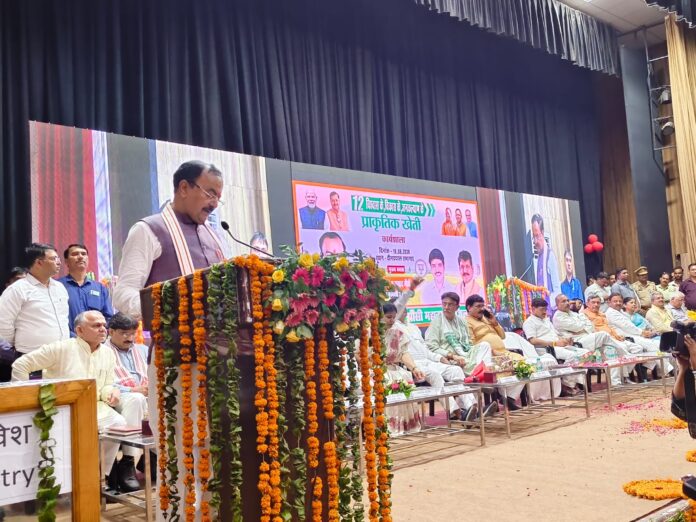 प्राकृतिक खेती पर व्याख्यान देते उपमुख्यमंत्री केशव प्रसाद मौर्य