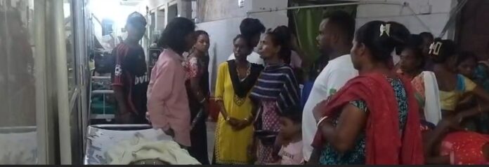 दिल्ली में कार में बंद हुई युवती दिल्ली में कार में बंद हुई युवती