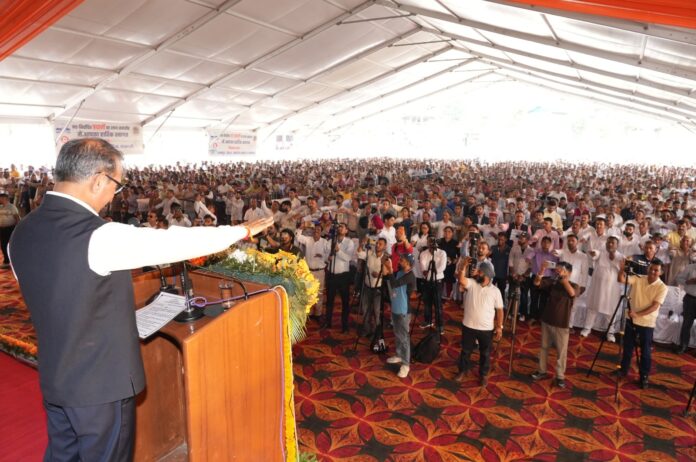 कांगड़ा जिले के नवनिर्वाचित प्रधानों व उपप्रधानों को मुख्यमंत्री ने दिलाई शपथ।