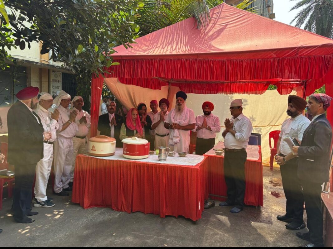 गुरु अर्जन देव जी की शहादत पर छबील सेवा! श्रद्धालुओं ने बांटा शर्बत और चना प्रसाद गुरु अर्जन देव जी की शहादत पर छबील सेवा! श्रद्धालुओं ने बांटा शर्बत और चना प्रसाद