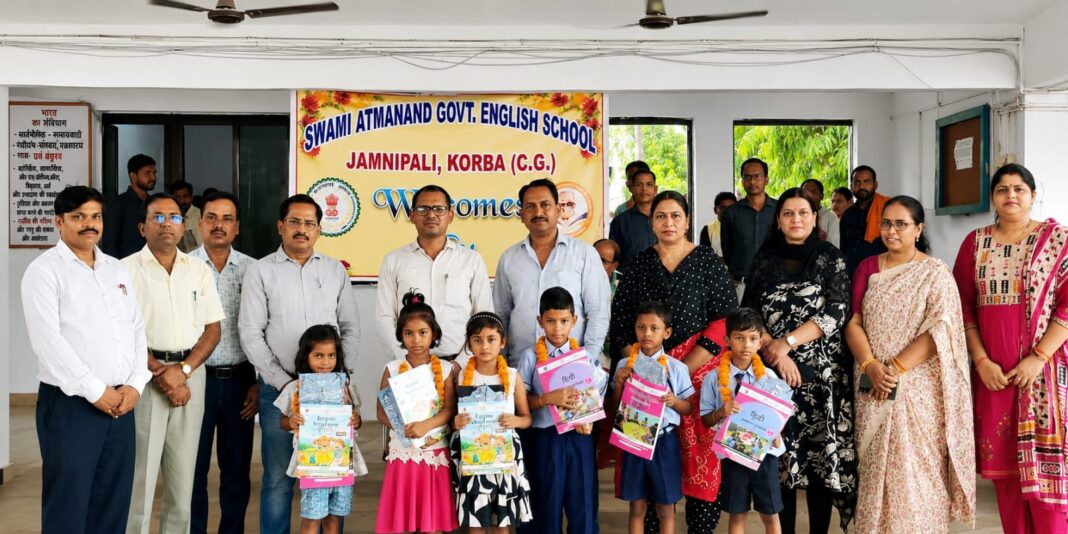 जमनीपाली में स्वामी आत्मानंद गवर्नमेंट इंग्लिश स्कूल में हर्षोल्लास से मनाया गया शाला प्रवेश उत्सव समारोह शाला प्रवेश उत्सव समारोह
