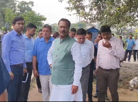 जापान के प्रधानमंत्री के आगमन को लेकर गुवाहाटी में ज़ोरों पर तैयारियाँ, जालुकबाड़ी में मंत्री अशोक सिंघल ने किया निरीक्षण जापान के प्रधानमंत्री के आगमन के लिए गुवाहाटी में तैयारियाँ