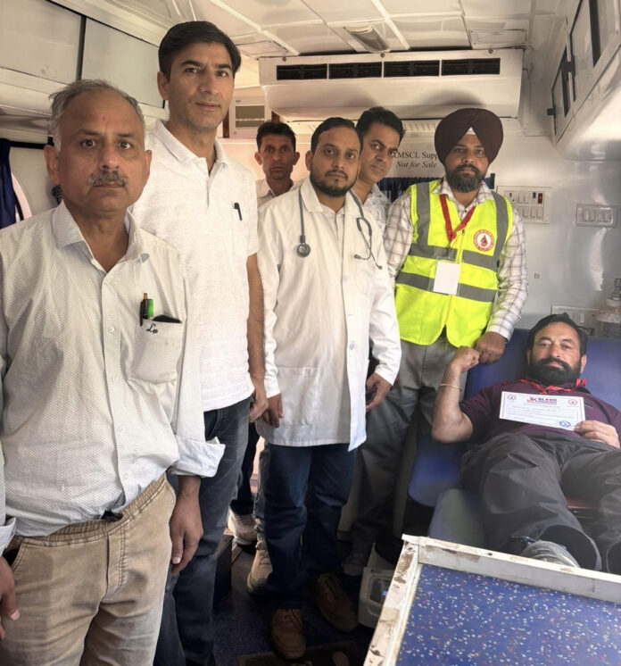 विश्व रक्तदान दिवस 2026 पर रक्त संग्रहण शिविर